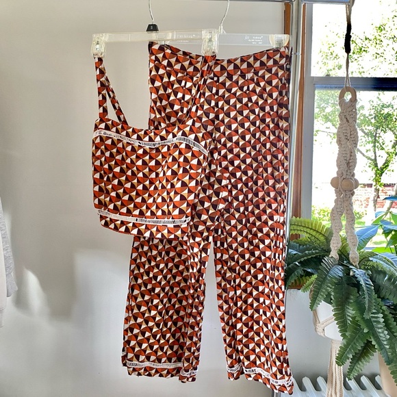 2 Peice Co Ord Set - Capris & Tank - Picture 2 of 2